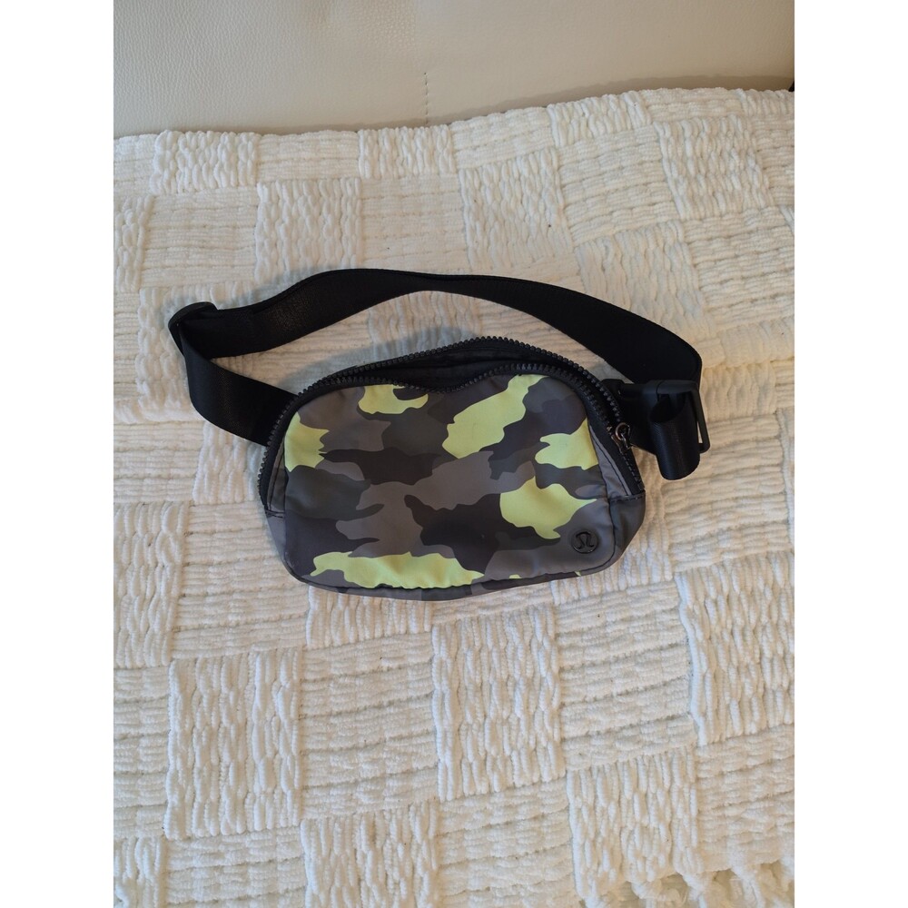Lululemon Everywhere Belt Bag